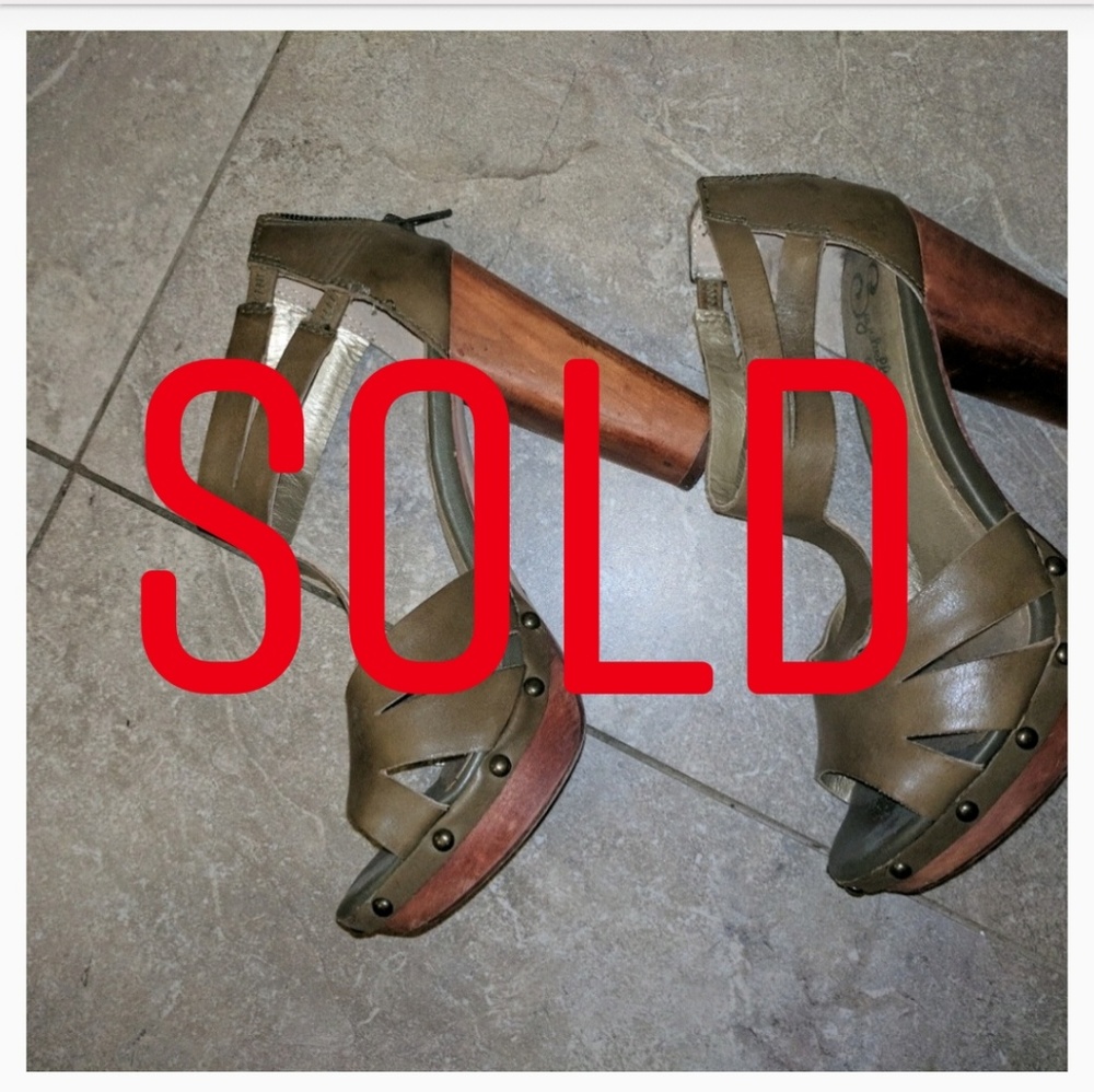 Block heel sandals